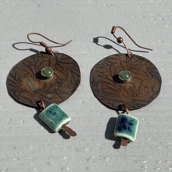 Copper etched dangle earrings green stone hook pierced 2.5” long - Picture 2 of 4